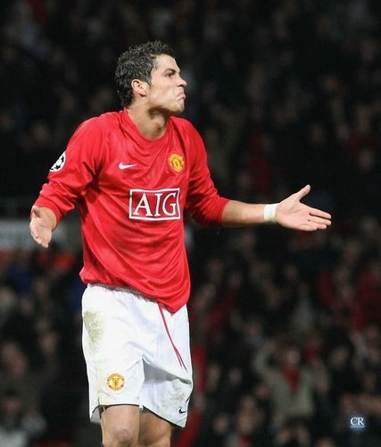 每体报道巴萨U19加里巴：偶像普约尔，有超脱黑人中卫的心智