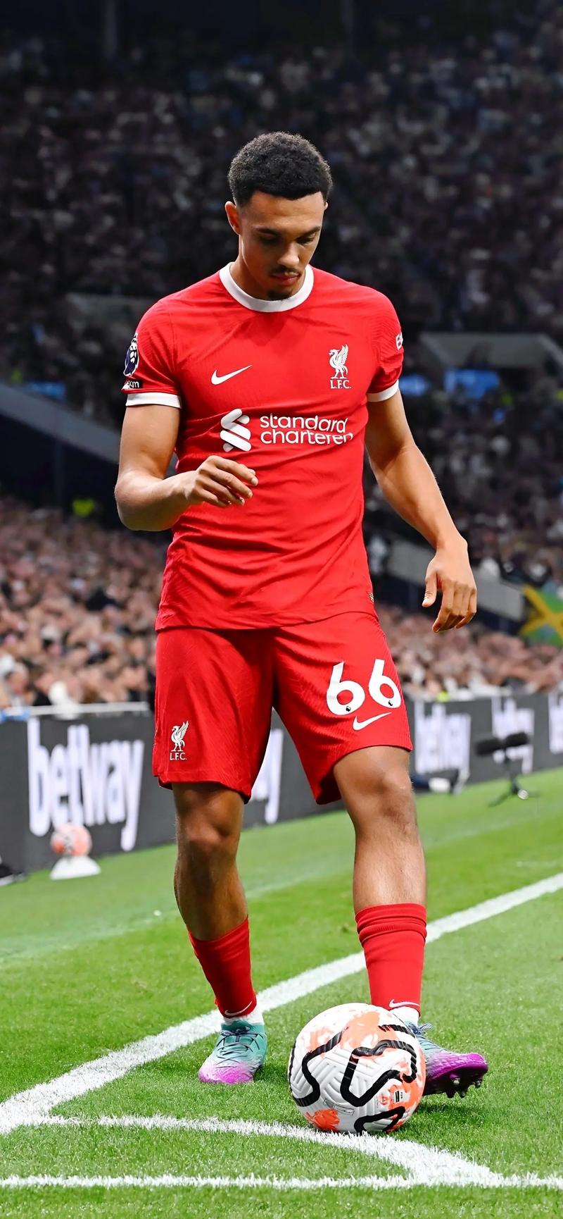 跟队记者：尤文仍在关注帕尔马中场贝尔纳韦