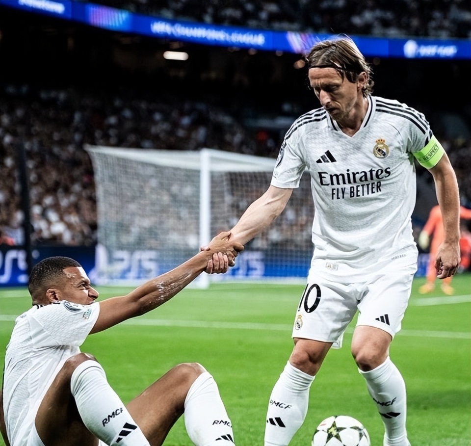 六边形战士！广东小外援奎恩19中11得到29分6篮板7助攻5抢断