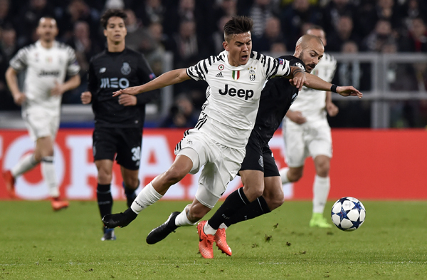 足球巴萨后防大将伤缺四周，主帅表情凝重