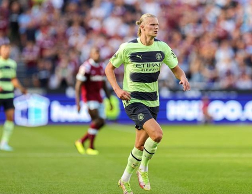 宣示主权？图片报：慕尼黑1860球迷跑去拜仁训练场附近涂鸦